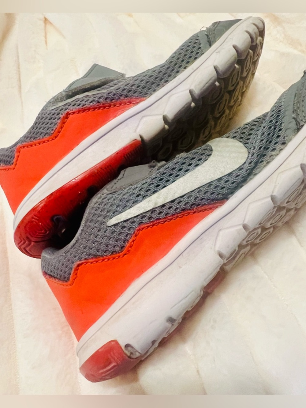 Nike Toddler Boys Sneakers Size 11C Grey Red Velcro Athletic - Picture 3 of 7